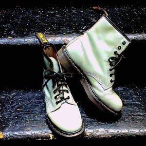 Dr. Martens Pearlescent Irridescent Grey silver womens 8 eyelet boots mens 6